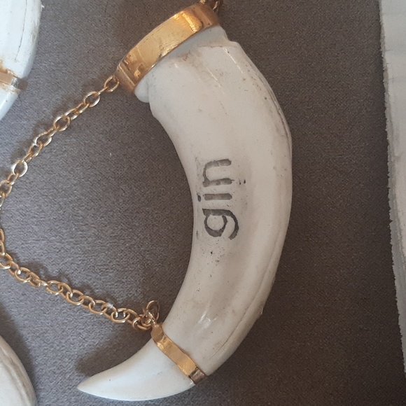 Vintage 6 boar tusk decanter labels - Picture 2 of 7